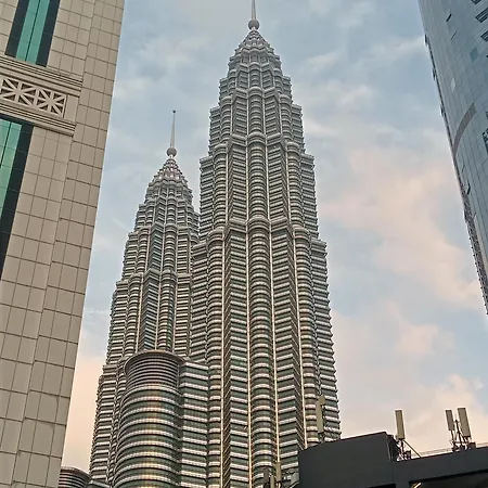 Sky Suites Klcc By Razz